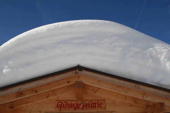Dächer richtig vom Schnee beräumen